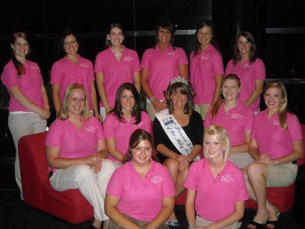 Minnesota dairy ambassadors pose for a group portrait.